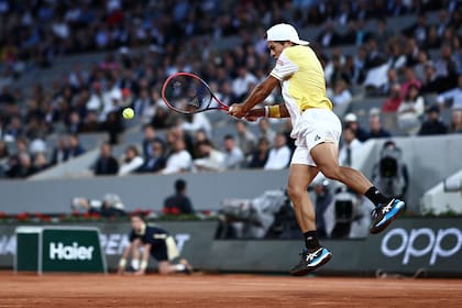 Sebastián Báez no pudo aprovechar una oportunidad única en el court central de Roland Garros