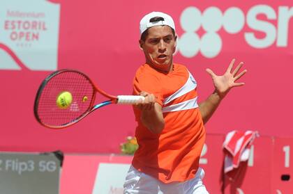 Sebastián Báez y su derecha; en Estoril derrotó a varios rivales calificados en la ruta hacia el título