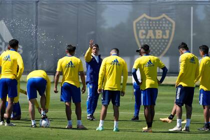 Sebastian Battaglia, al frente del plantel de Boca; el entrenador sabe que afrontará un partido decisivo para el futuro