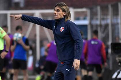 Sebastián Becaccece no puede encontrar el rumbo con Independiente