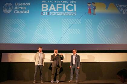 Sebastián De Caro, junto a Javier Porta Fouz yel ministro de Cultura de la Ciudad, Enrique Avogadro