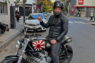 Vendió panchos en Rosario, Maradona lo hizo debutar en la selección y hoy busca una nueva oportunidad como DT