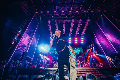 Sebastián Andersen durante el show de El Plan de la Mariposa en Mar del Plata