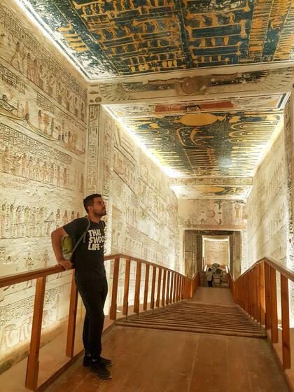 Sebastián en Valle de los Reyes, Egipto, una de sus paradas previas a Qatar