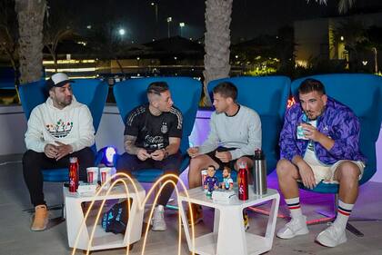 Sebastián Fernández, Momo, Diego Schwartzman y Sebastián Varela Del Río, en uno de los programas de AFA Estudio en Qatar