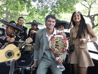 Sebastián Fundora, con su hermana, Gabriela, también campeona mundial de boxeo