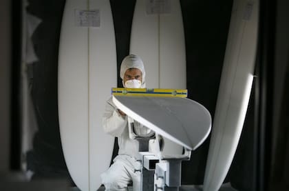 Sebastián Galindo factura $ 45 millones al año con su marca de surf