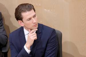 Sebastian Kurz, de 32 años, es el primer canciller del país en perder el cargo por un voto de censura del Parlamento tras el escándalo de corrupción que salpicó a uno de sus socios en el gobierno de coalición
