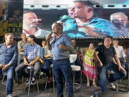 Sebastián Pareja, armador bonaerense de Javier Milei, durante un acto en Morón en marzo pasado