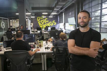 Sebastián Peña (Etermax): "En este tiempo aprendimos nuevas formas de comunicarnos y de trabajar en equipo. Además, en los últimos dos años se duplicó nuestra dotación, y hoy tenemos equipos remotos en 6 países. Es un círculo virtuoso: para crecer necesitamos ir más allá de cualquier frontera, y trabajar a distancia nos permite reunir a los mejores talentos”