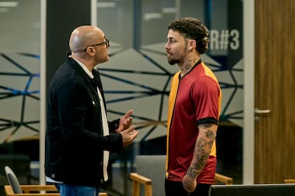Sebastián Presta interpreta a un productor y Lautaro Rodríguez es un actor que se hace pasar por un futbolista. "Me encanta la idea de grabar con Maxi y con Wanda, no los conocía y son divinos. Y está buenísimo que haya ficción", dice Presta