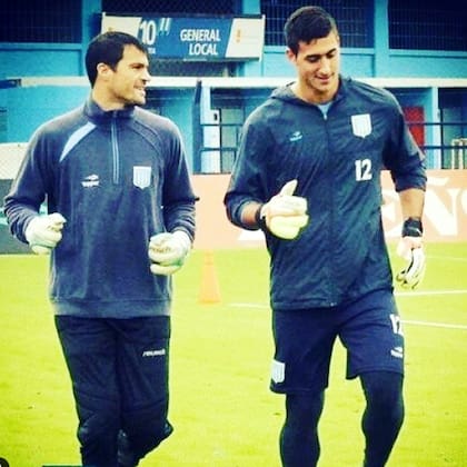 Sebastián Saja y Musso, en tiempos en los que compartían el plantel de Racing; el actual arquero de la selección tomó aprendizajes de su entonces compañero.