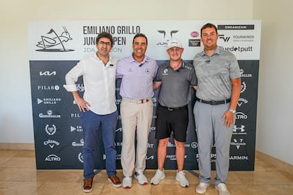 Sebastián Sicardi (Country Manager de Kia Argentina), Santiago Garat (Director del torneo y fundador de la Academia Bluedoputt), Emiliano Grillo y Federico Molina (Gerente de Gestión de Pilará)