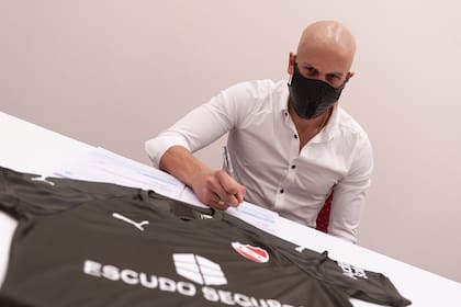 Sebastián Sosa llegó a Independiente proveniente de México; reemplazará a Martín Campaña Prensa Independiente