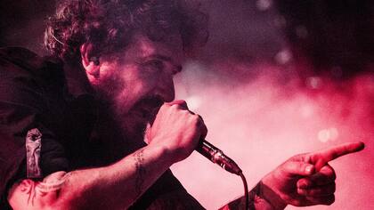 Sebastián Teysera y su banda, La Vela Puerca, cerraron la primera jornada