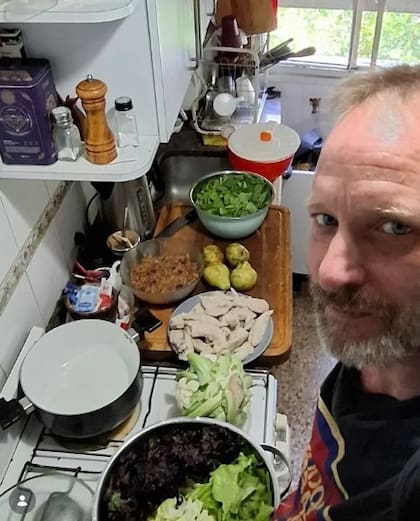 Sebastián tiene un proyecto de catering para artistas (@elingredientesecretto)