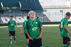 Con 16 años, hizo un golazo de rabona, vio la tarjeta verde, firmó su primer contrato y emocionó al país