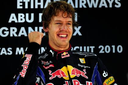 Sebastian Vettel celebra en Yas Marina, en Abu Dhabi, el primer título en la Fórmula 1; en el mismo escenario, el alemán tendrá s despedida del Gran Circo