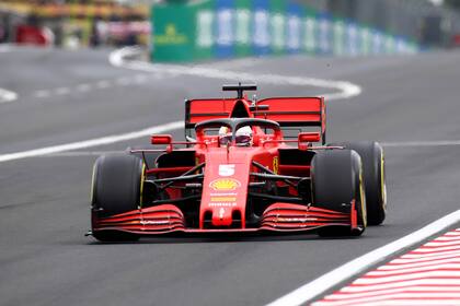 Sebastian Vettel desanda la última temporada en Ferrari; el presidente del Grupo, John Elkann, admitió las deficiencias de la SF1000 y con dureza pronosticó que la fábrica de Maranello volverá a ser competitiva y a ganar título después de 2022