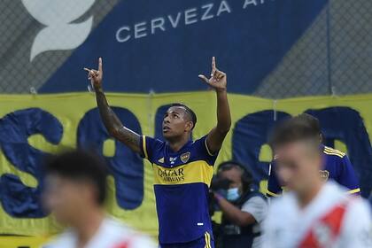 Sebastián Villa y un momento feliz en Boca: un gol de penal durante un superclásico frente a River 