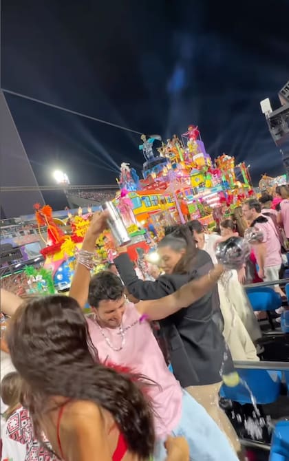 Sebastian Yatra gozó junto a Wanda Nara el carnaval de Río de Janeiro