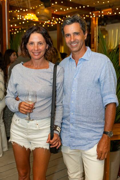 Sebastián Zorrilla, director de Subasta Zorrilla, junto a su mujer.