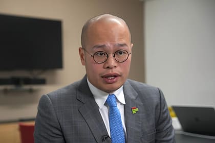 Sébastien Lai, hijo de Jimmy Lai, habla durante una entrevista