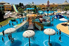 Un parque acuático, piletas con olas artificiales y agua salada a minutos de Buenos Aires