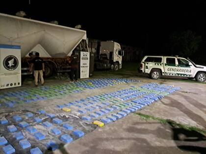 Secuestraron 418 kilos de cocaína dentro de una mezcla de cemento en un camión de transporte, en el límite entre Tucumán y Santiago del Estero