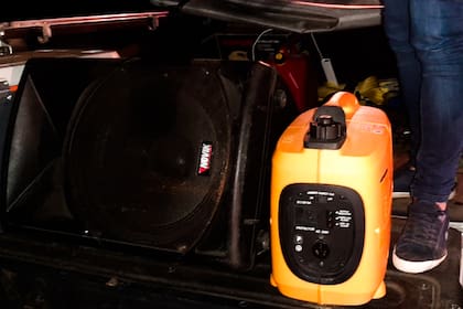 Secuestraron parlantes y generadores eléctricos