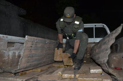 Secuestro de 175 kilos de cocaína en el doble fondo de una camioneta en Santiago del Estero