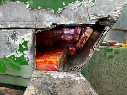 Secuestro de 347 kilos de cocaína en Salta, con cuatro detenidos, vehículos secuestrados y dinero incautado