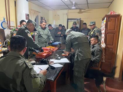 Secuestro de 347 kilos de cocaína en Salta, con cuatro detenidos, vehículos secuestrados y dinero incautado