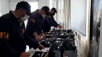 Secuestros de armas, títulos y credenciales truchas a un falso fiscal