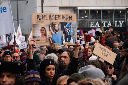 Manifestantes protestaron contra la presencia de agentes del ICE en los Juegos Olímpicos de Invierno y mostraron su solidaridad con los ciudadanos de Minneapolis