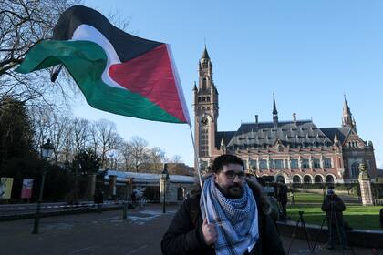 Sede de la Corte Internacional de Justicia, en La Haya. La corte dijo que no desestimará la causa que acusa a Israel de cometer genocidio en Gaza. (AP Foto/Patrick Post)