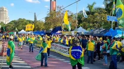 Seguidores de Bolsonaro se concentraron frente a sedes militares desde la elección de Lula