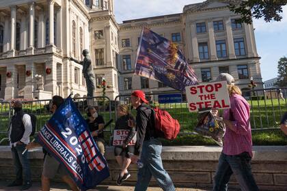 Seguidores de Donald Trump protestando en contra de los resultados de las elecciones pasadas el 21 de noviembre en Atlanta, Georgia