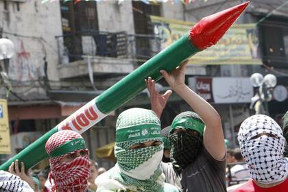 Seguidores de Hamas se manifiestan en las calles de Gaza contra el ataque israelí
