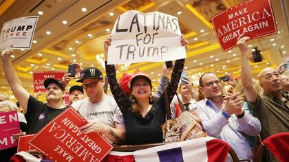 Seguidores del candidato republicano Donald Trump durante un acto de campaña en Las Vegas