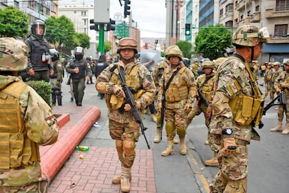 Militares patrullan las calles