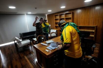 Seguidores del expresidente Jair Bolsonaro toman el Palacio de Planalto