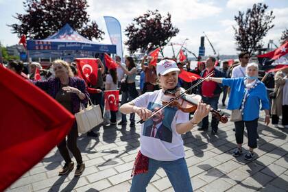 Seguidores del presidente Erdogan en Estambul, durante un acto de campaña