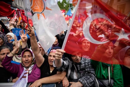 Seguidores del presidente Recep Tayyip Erdogan durante un acto de campaña en las horas previas a las elecciones