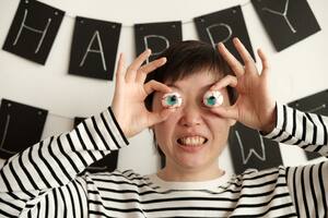 Seguir ciertas pautas puede ayudar a disfrutar de los dulces de Halloween de la manera más saludable para los dientes posible (Canva)