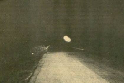 Según Bryne, los primeros artículos sobre las luces fantasma fueron publicados en el periódico de la actual Universidad de Florida Central (University of Central Florida)