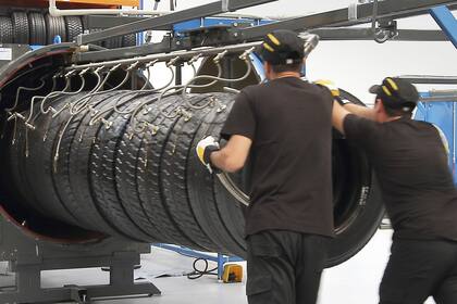 Según Carva se desechan 150.000 neumáticos y 35.000 kilos de piezas de chapa en buen estado