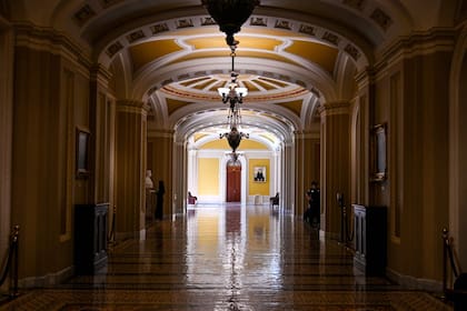 Según CBS News, aproximadamente 1,4 millones de trabajadores federales perdieron su salario completo el 24 de octubre