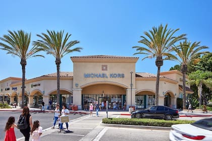 Según ChatGPT, el Camarillo Premium Outlets fue elegido como el mall más "bueno, bonito y barato" de California