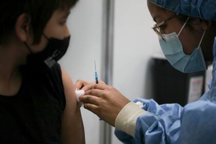 Según datos oficiales, la vacunación de menores de 3 a 11 años con Sinopharm empezó en el país el 12 de octubre